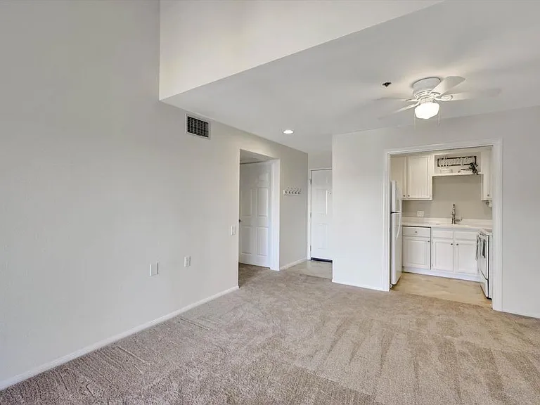 1682 Circa Del Lago #A305 — Photo 11