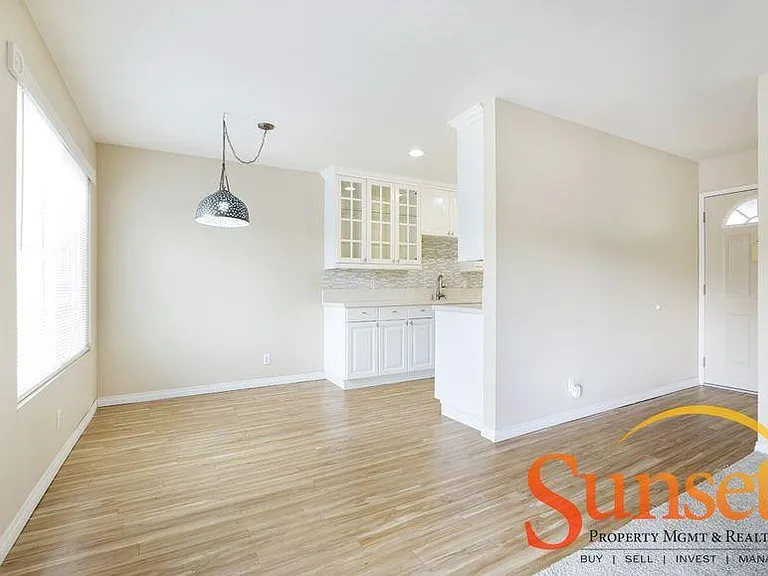 8561 Villa La Jolla Dr #C — Photo 3