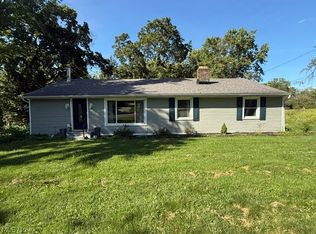 1087 Krumroy Rd, Akron, OH 44306