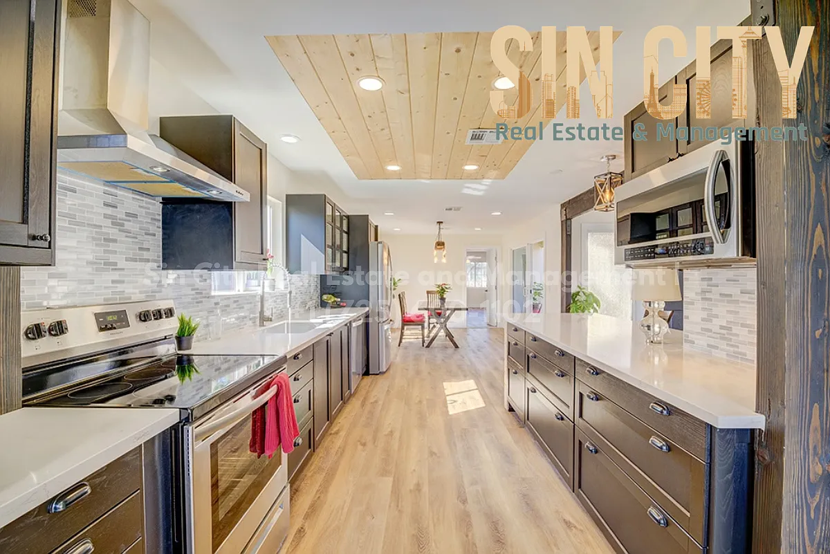 5 bed, 3.0 bath, 2416 sqft, $3,100 — Photo 3