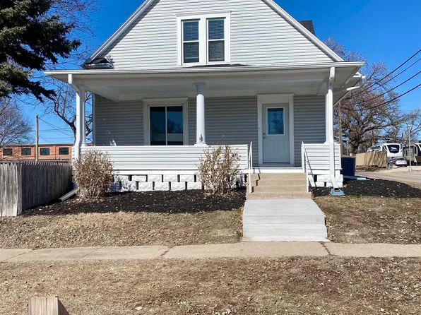 802 Seward St, Seward, NE 68434