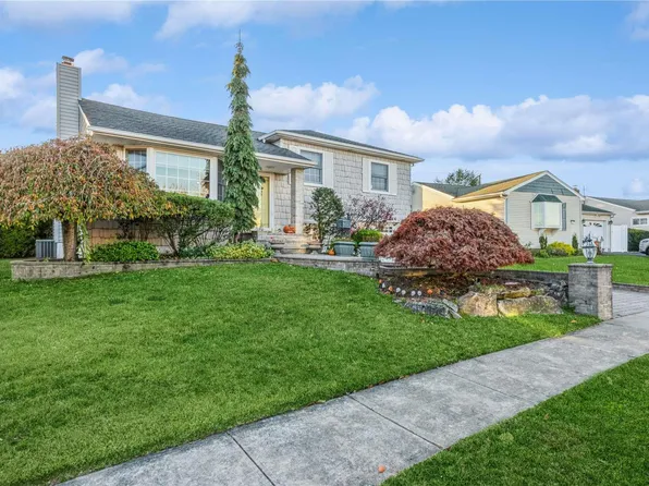 81 Dartmouth Drive, Hicksville, NY 11801