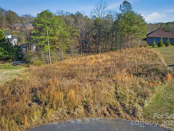 5th image of 21 Greenway Dr