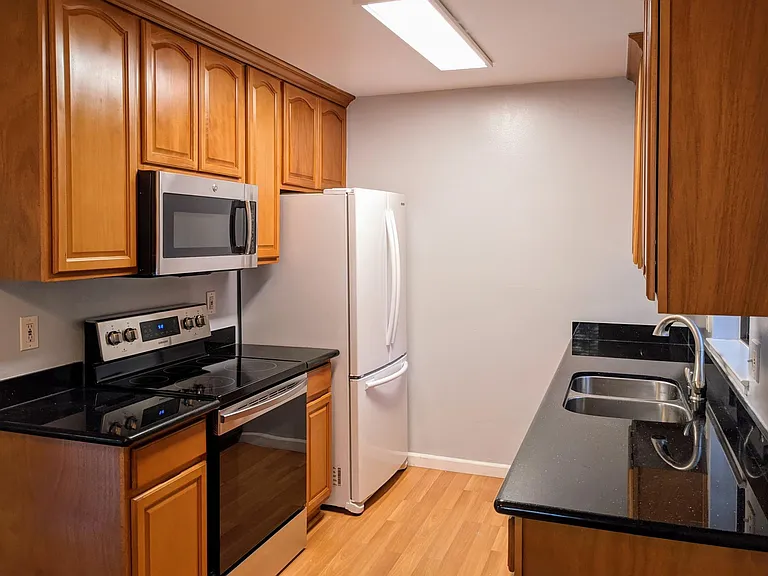905 W Middlefield Rd #927 — Photo 4