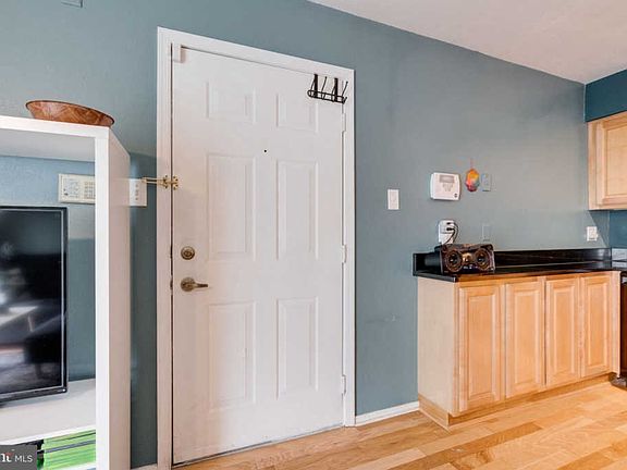 3rd image of 3310 Wyndham Cres #114