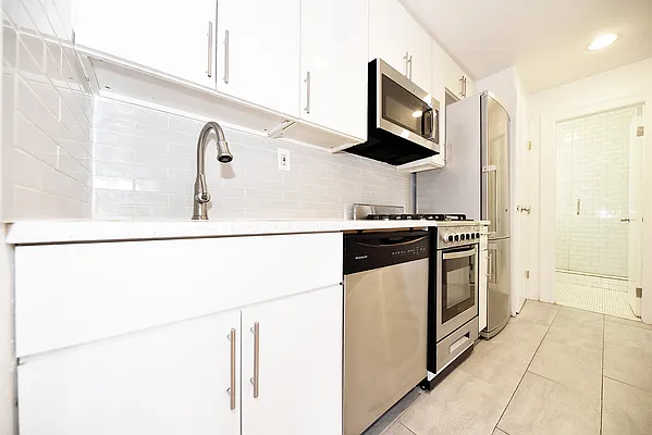 Rented by Buchbinder & Warren | media 4