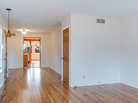 5th image of 637 Copita Ln