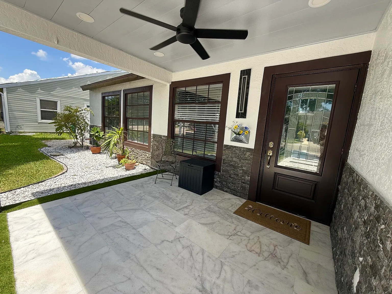 3 bed, 2.0 bath, 1220 sqft, $3,200 — Photo 3