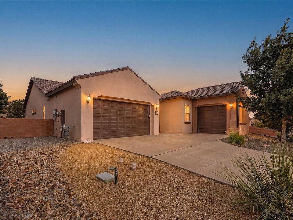 1st image of 40 Vista Hermosa Pl NE