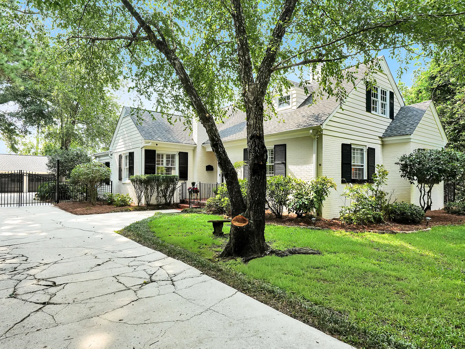 3 bed, 2.5 bath, 2638 sqft, $3,650 — Photo 2
