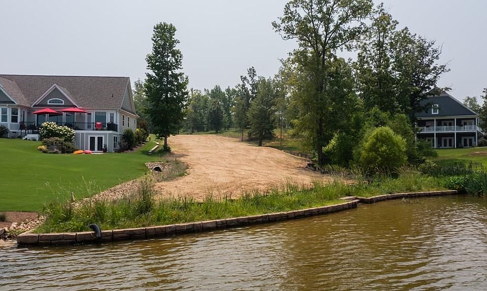 1st image of 218 Gardenia Dr