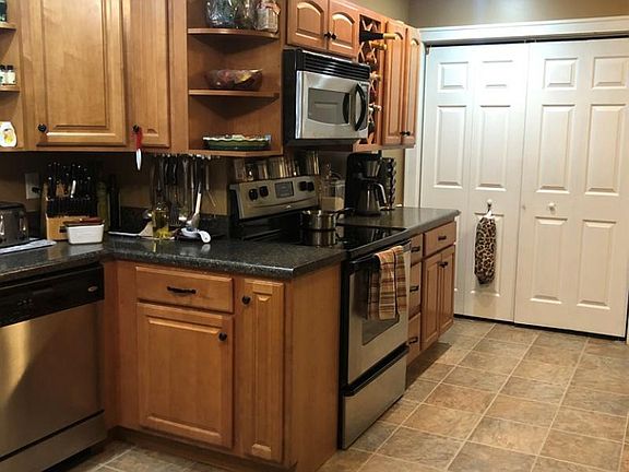 4th image of 320 Summerlee Ave