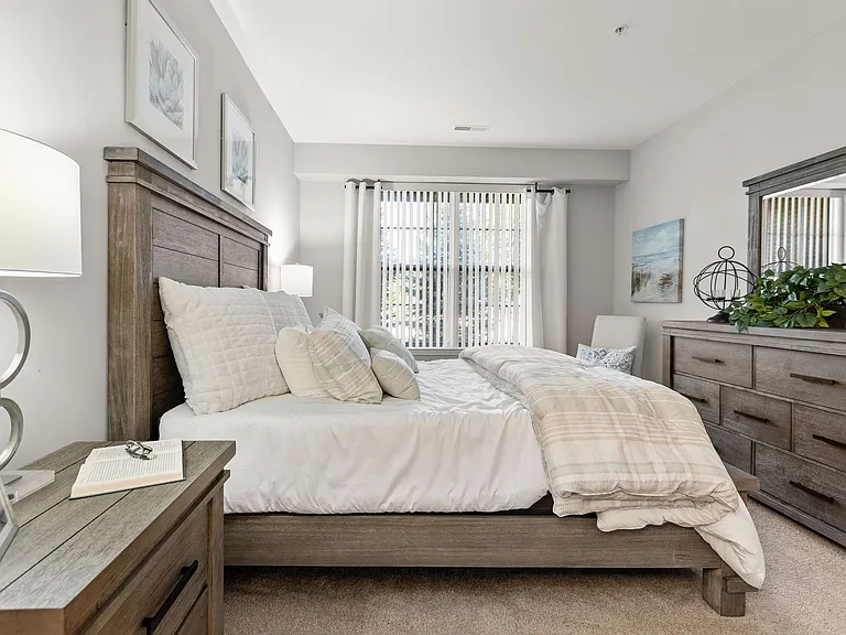Ashford Apartments — Photo 91