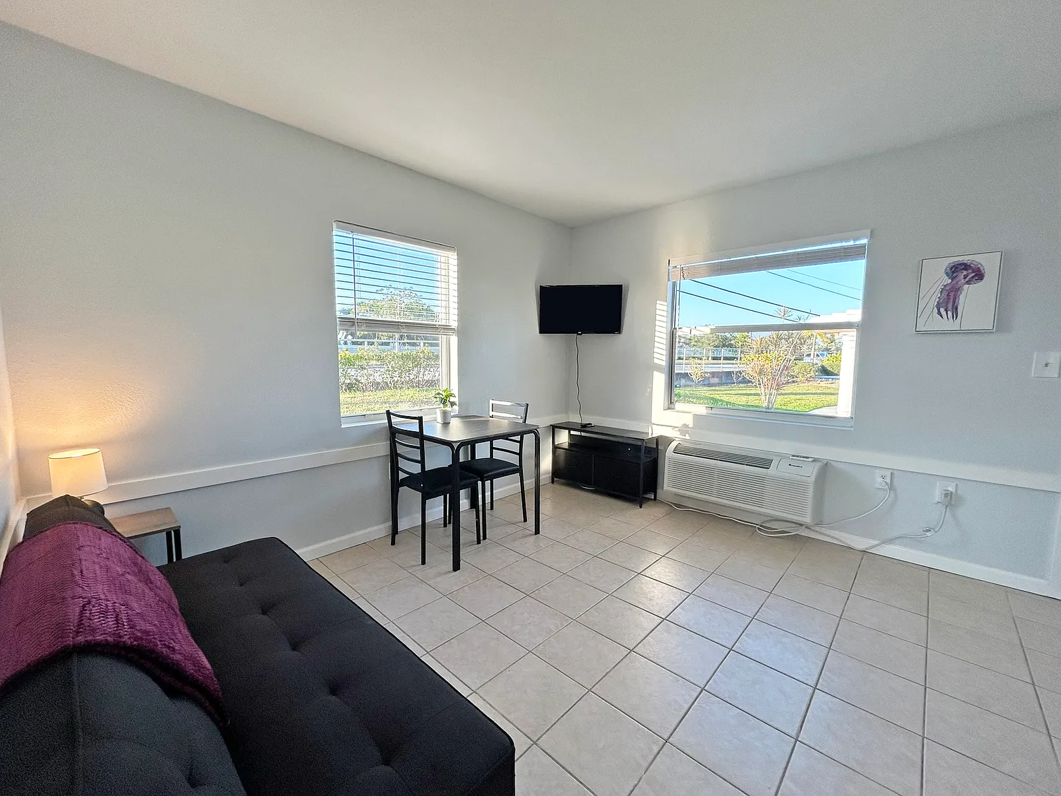 1 bed, 700 sqft, $1,200 — Photo 3