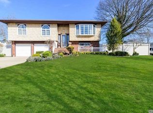 292 Plainview Rd, Hicksville, NY 11801