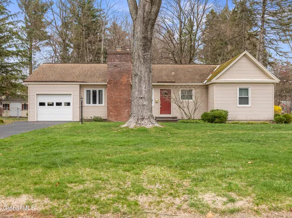 20 St Clair Drive, Delmar, NY 12054