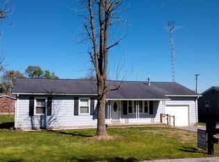 211 Fairview Dr, Carmi, IL 62821