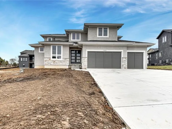 9986 Brockway St, Lenexa, KS 66220