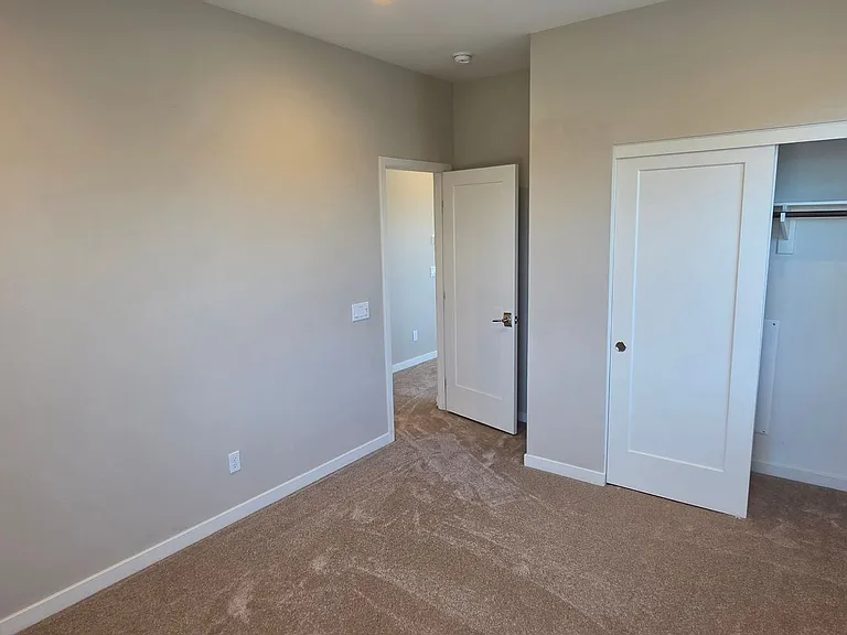 16208 Camden Cir — Photo 46