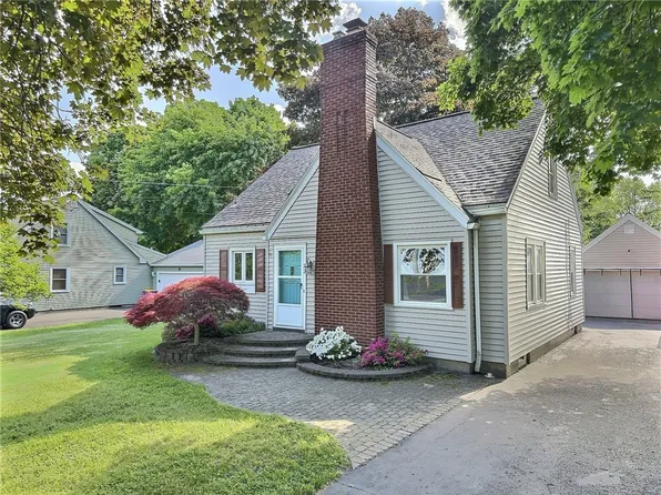 77 Hubbard Dr, North Chili, NY 14514