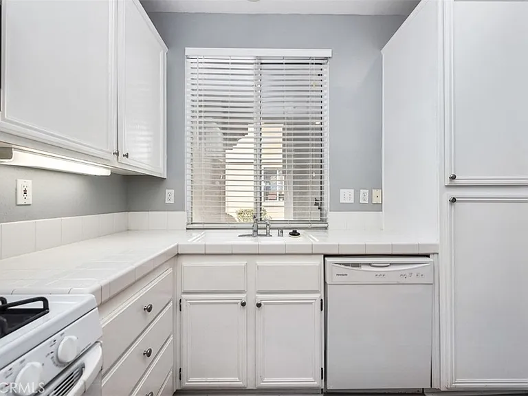 437 N Castletown #C — Photo 12