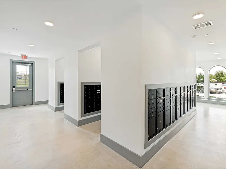 Palladium Crestway — Photo 43