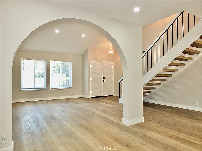 652 Margo Ave — Photo 5