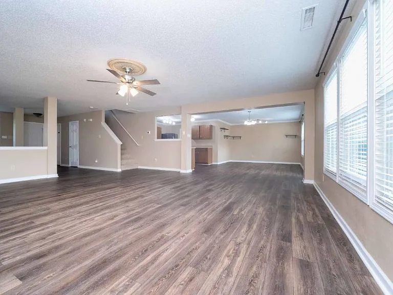 910 Torsion Ln — Photo 10
