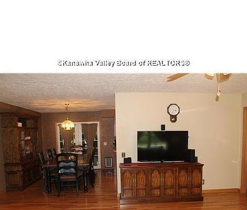 2nd image of 3032 Olive Ave
