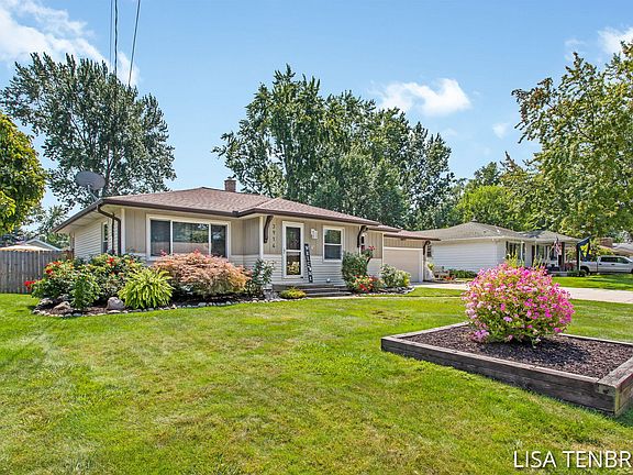 3rd image of 3914 Bruce Dr SW