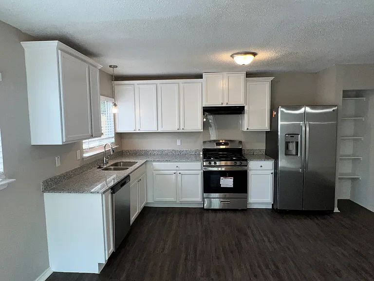 2911 Lakebriar St — Photo 6
