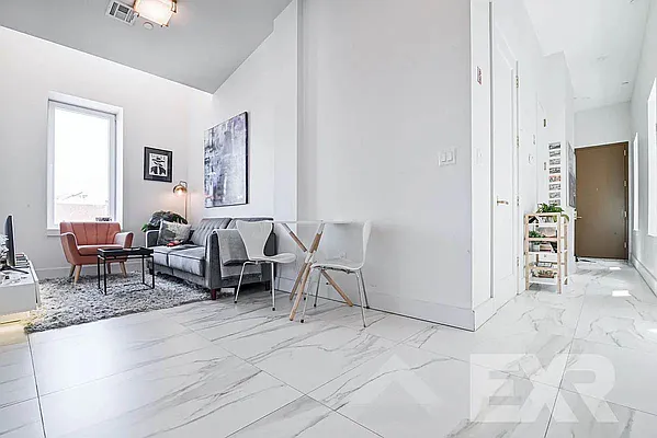 Rented by EXR | media 26