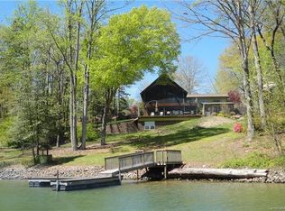 1404 Roundstone Rd, Sherrills Ford, NC 28673