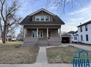 806 10th St, Sheldon, IA 51201