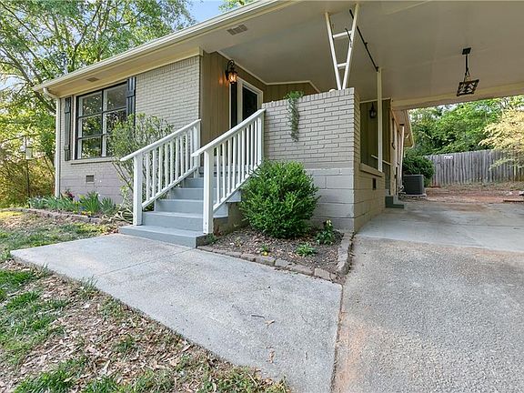2nd image of 2992 Belvedere Ln