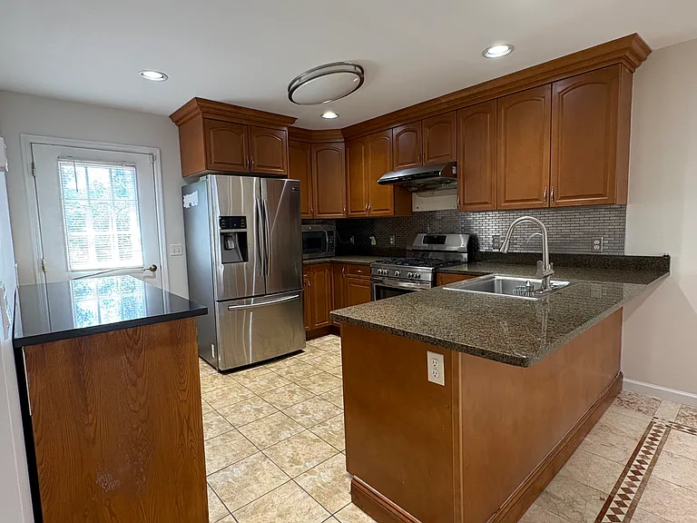 264 Midland Ave #32 — Photo 4
