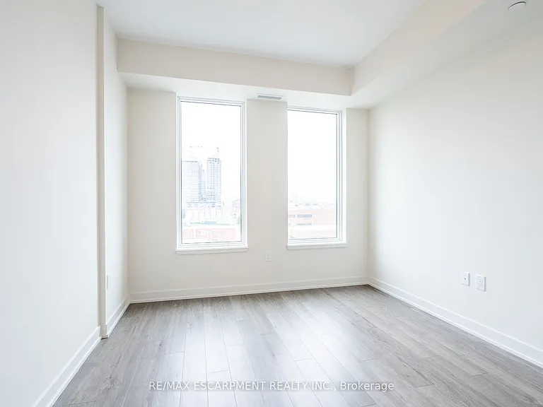 212 King William St #816 — Photo 22
