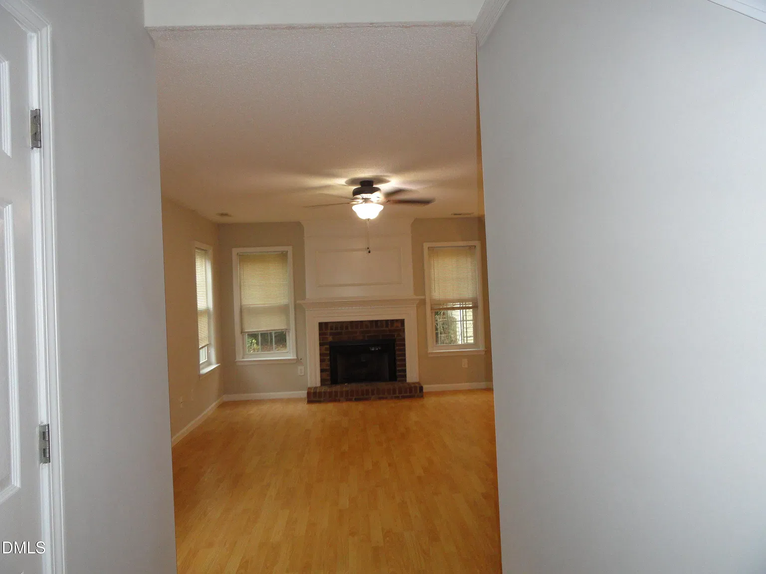 3 bed, 2.5 bath, 1867 sqft, $1,950 — Photo 3