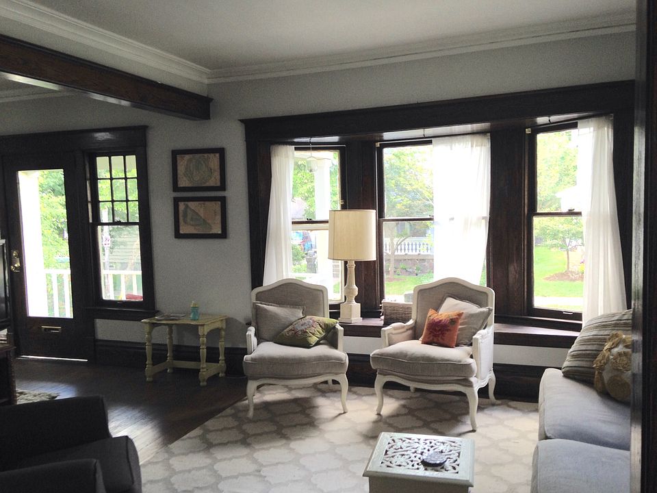 1st image of 143 Benjamin Ave SE