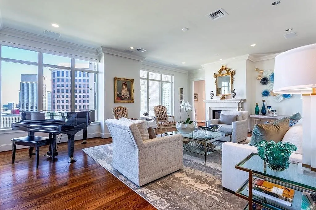2 bed, 2.5 bath, 2589 sqft, $13,000 — Photo 2