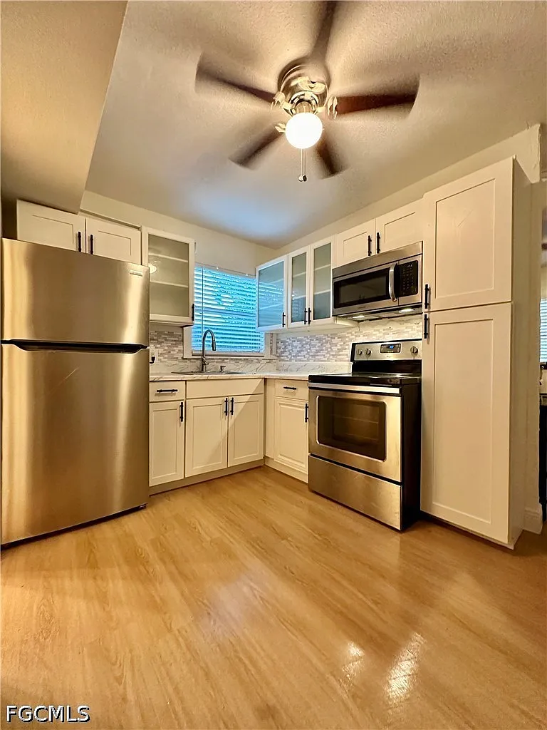 2 bed, 1.0 bath, 886 sqft, $1,499 — Photo 2