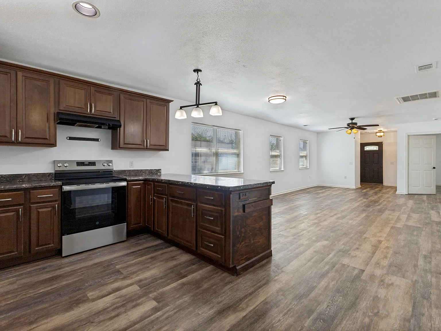 3 bed, 1460 sqft, $2,000 — Photo 2