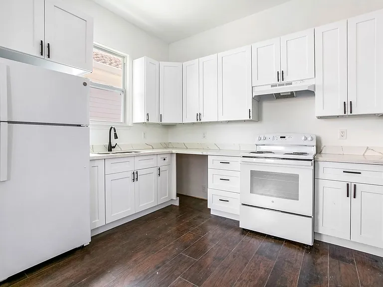 3320 Hollygrove St — Photo 4