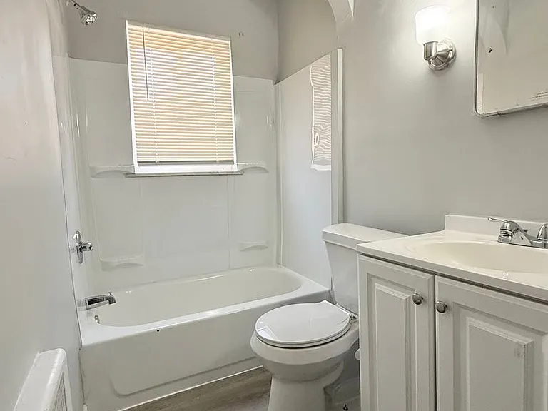 5210 Montgomery — Photo 11