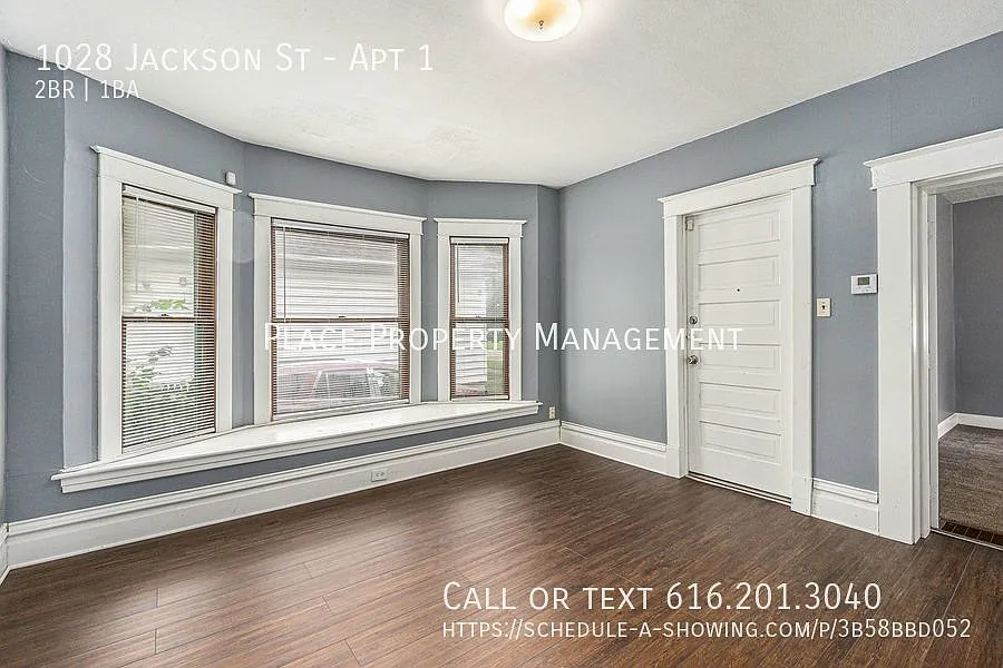 1028 Jackson St #1 - 2 bedroom 1 bathroom duplex in Kalamazoo — Photo 2