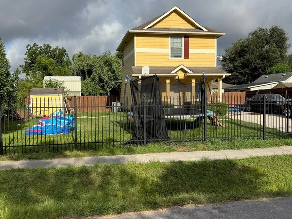9335 Lomax St, Houston, TX 77093