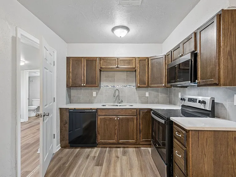 510 N Marshall Dr — Photo 8