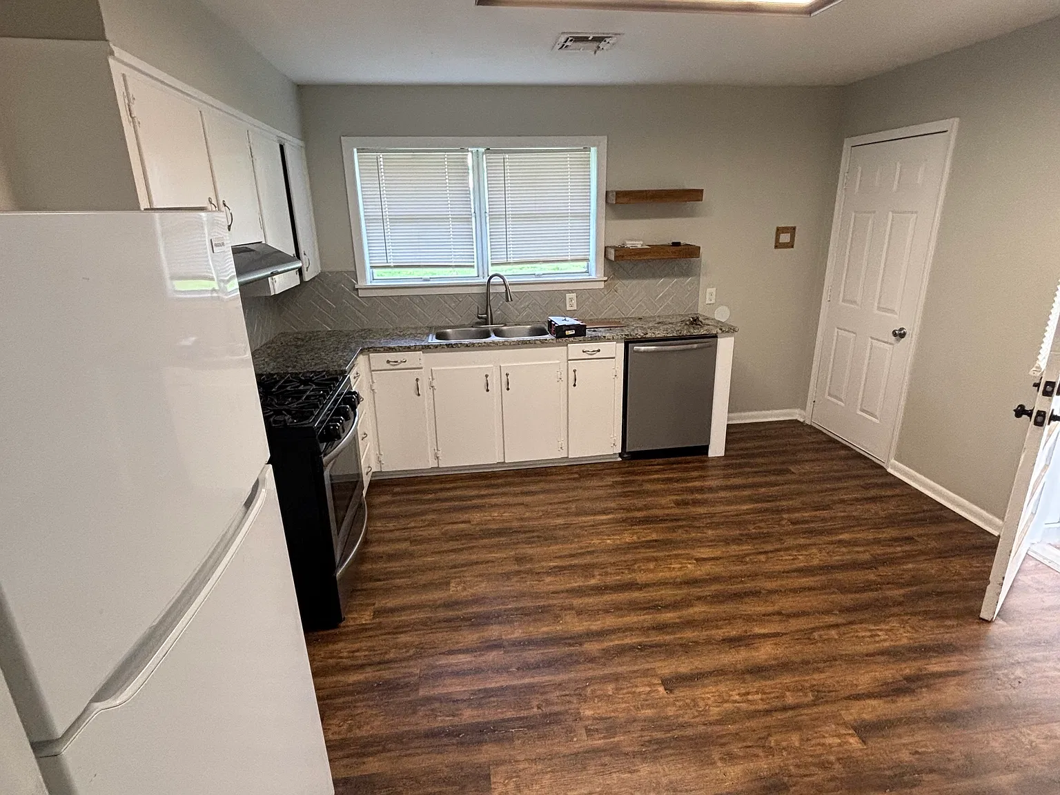 3 bed, 1084 sqft, $1,325 — Photo 3