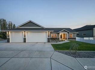 812 N Newport Loop, East Wenatchee, WA 98802