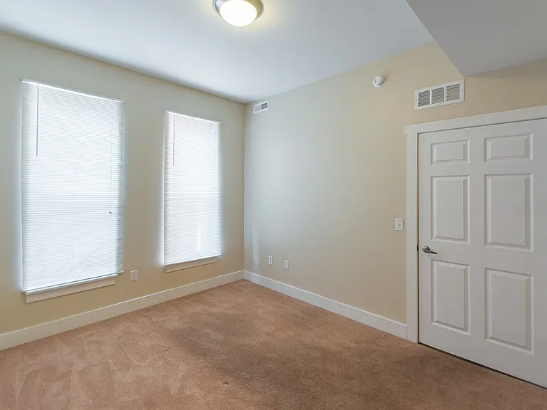 632 N College Ave — Photo 22